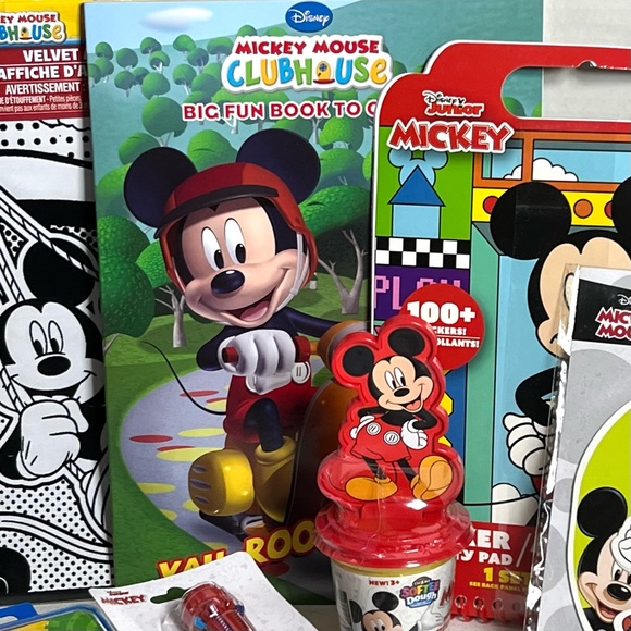MICKEY MOUSE ARTS & CRAFTS GIFT SET - Picture 8 of 14